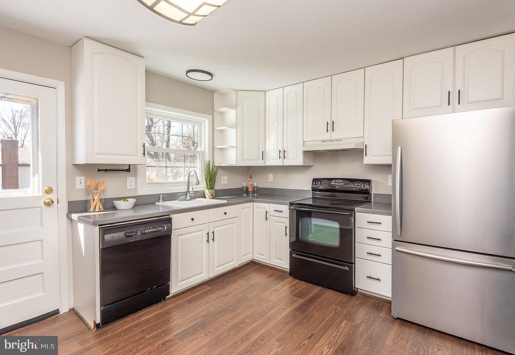 811 FALL PL, HERNDON, Virginia 20170, 5 Bedrooms Bedrooms, 8 Rooms Rooms,2 BathroomsBathrooms,Residential,For sale,811 FALL PL,VAFX2276098 MLS # VAFX2276098