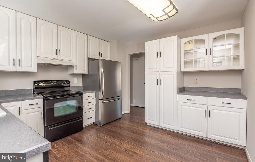 811 FALL PL, HERNDON, Virginia 20170, 5 Bedrooms Bedrooms, 8 Rooms Rooms,2 BathroomsBathrooms,Residential,For sale,811 FALL PL,VAFX2276098 MLS # VAFX2276098