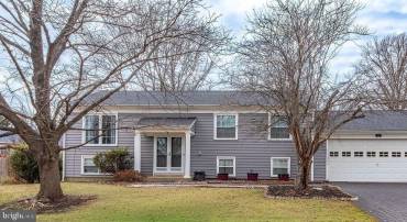 811 FALL PL, HERNDON, Virginia 20170, 5 Bedrooms Bedrooms, 8 Rooms Rooms,2 BathroomsBathrooms,Residential,For sale,811 FALL PL,VAFX2276098 MLS # VAFX2276098