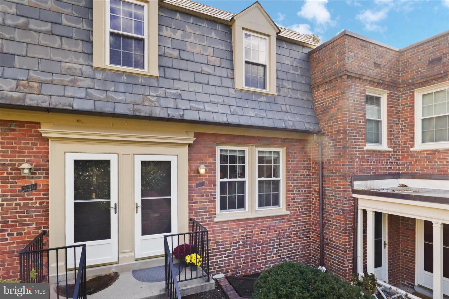 1401 S BARTON ST #231, ARLINGTON, Virginia 22204, 1 Bedroom Bedrooms, ,1 BathroomBathrooms,Residential,For sale,1401 S BARTON ST #231,VAAR2065656 MLS # VAAR2065656