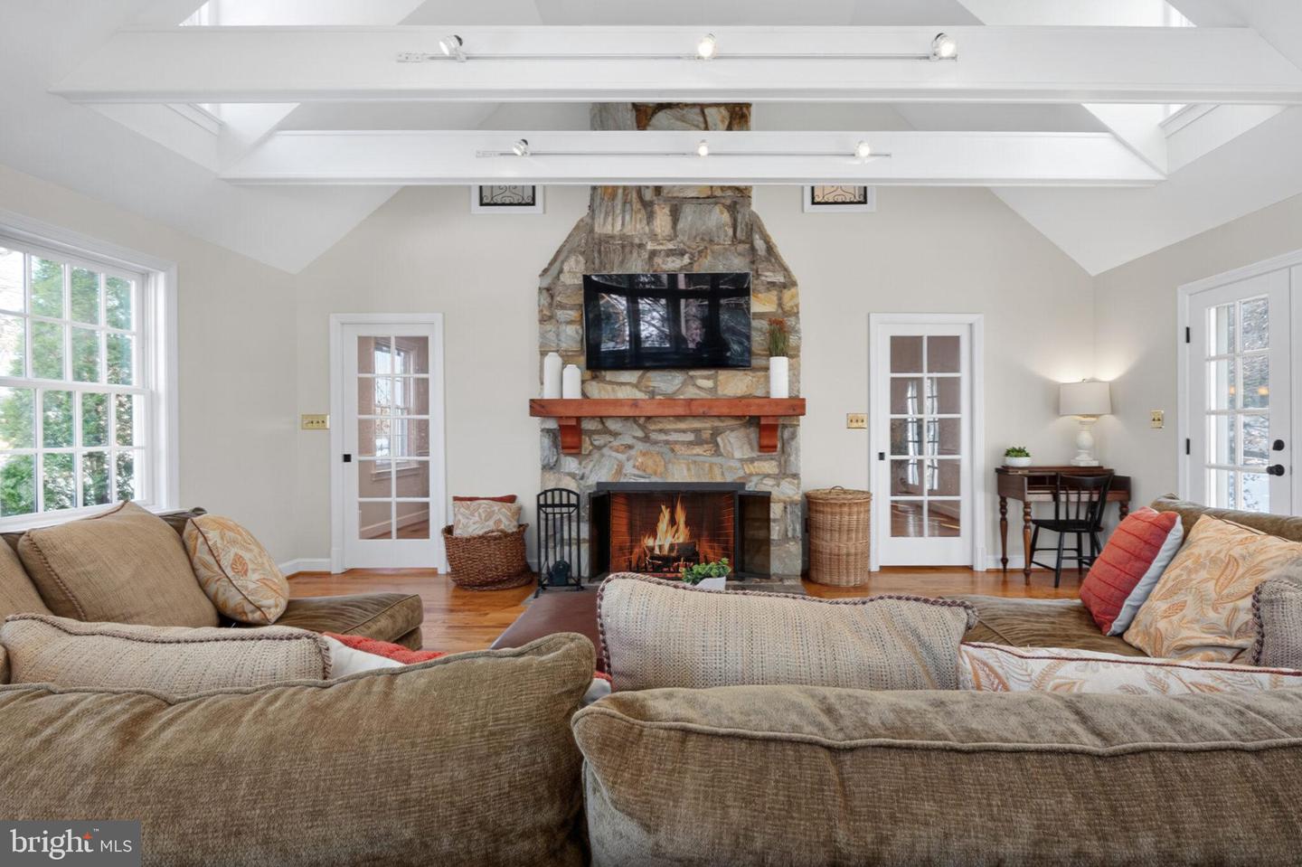 5934 16TH ST N, ARLINGTON, Virginia 22205, 6 Bedrooms Bedrooms, ,4 BathroomsBathrooms,Residential,For sale,5934 16TH ST N,VAAR2065964 MLS # VAAR2065964