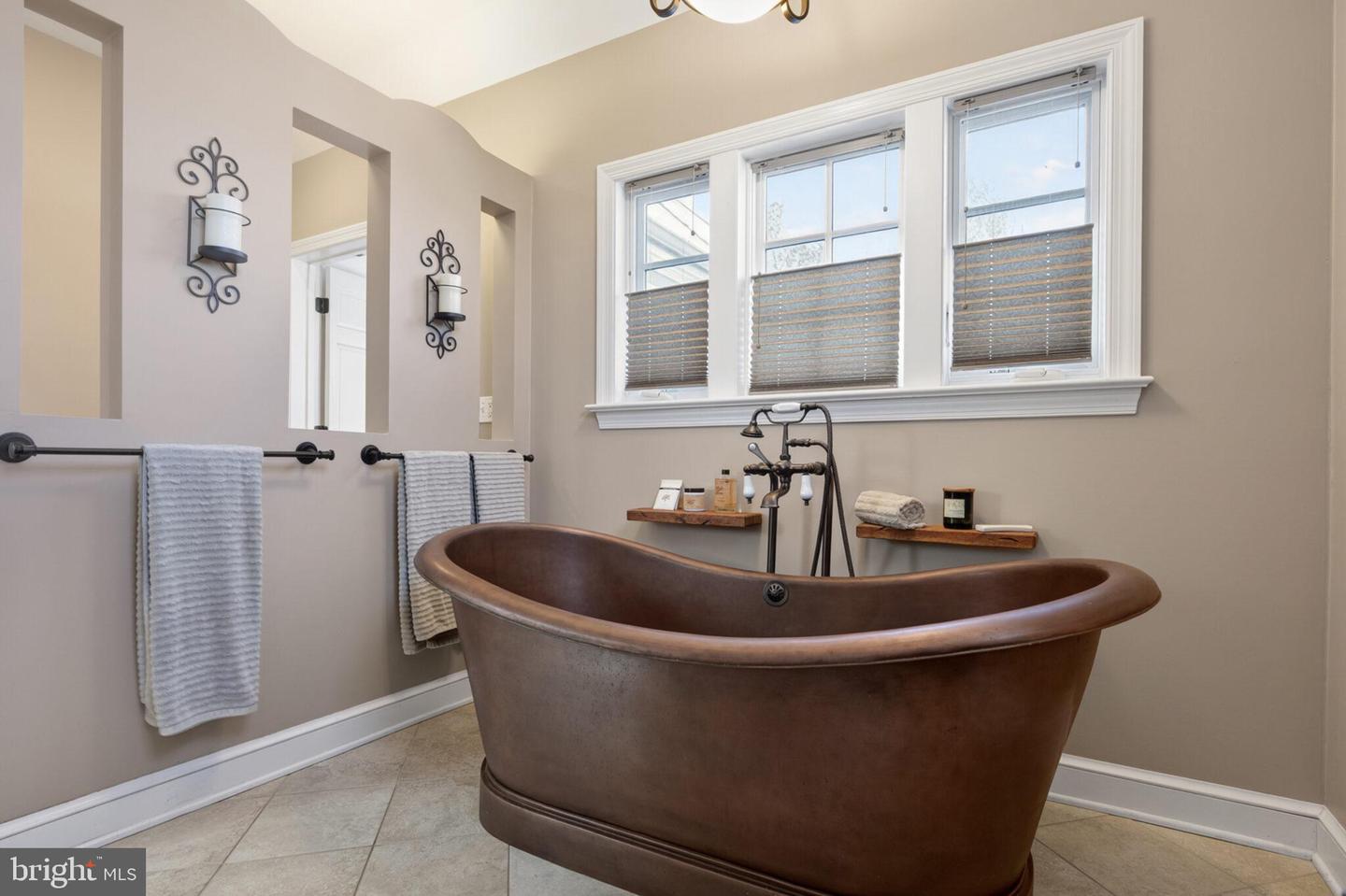 5934 16TH ST N, ARLINGTON, Virginia 22205, 6 Bedrooms Bedrooms, ,4 BathroomsBathrooms,Residential,For sale,5934 16TH ST N,VAAR2065964 MLS # VAAR2065964