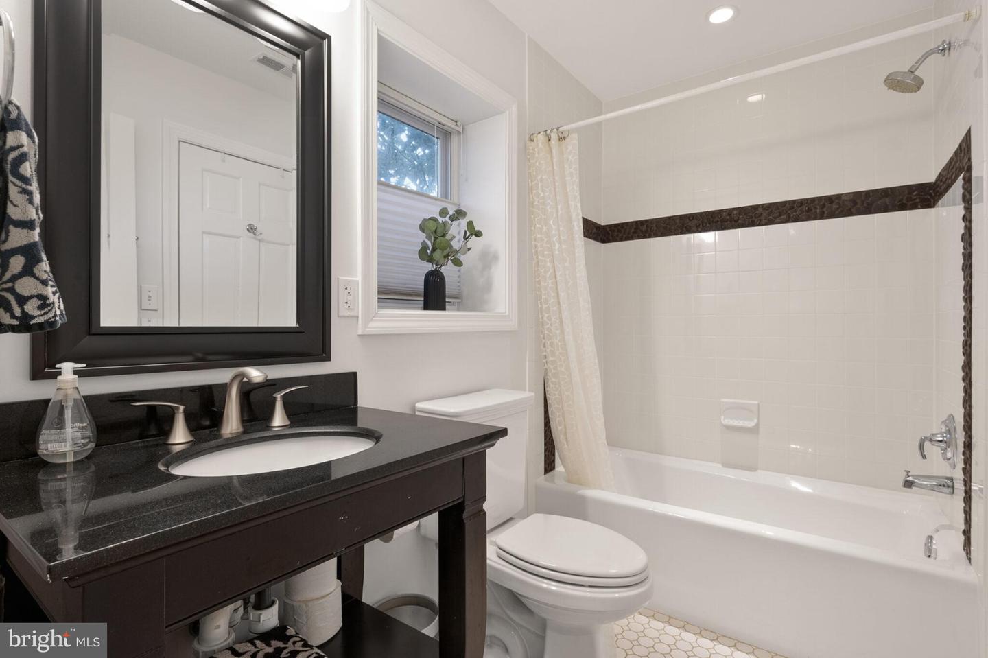 5934 16TH ST N, ARLINGTON, Virginia 22205, 6 Bedrooms Bedrooms, ,4 BathroomsBathrooms,Residential,For sale,5934 16TH ST N,VAAR2065964 MLS # VAAR2065964