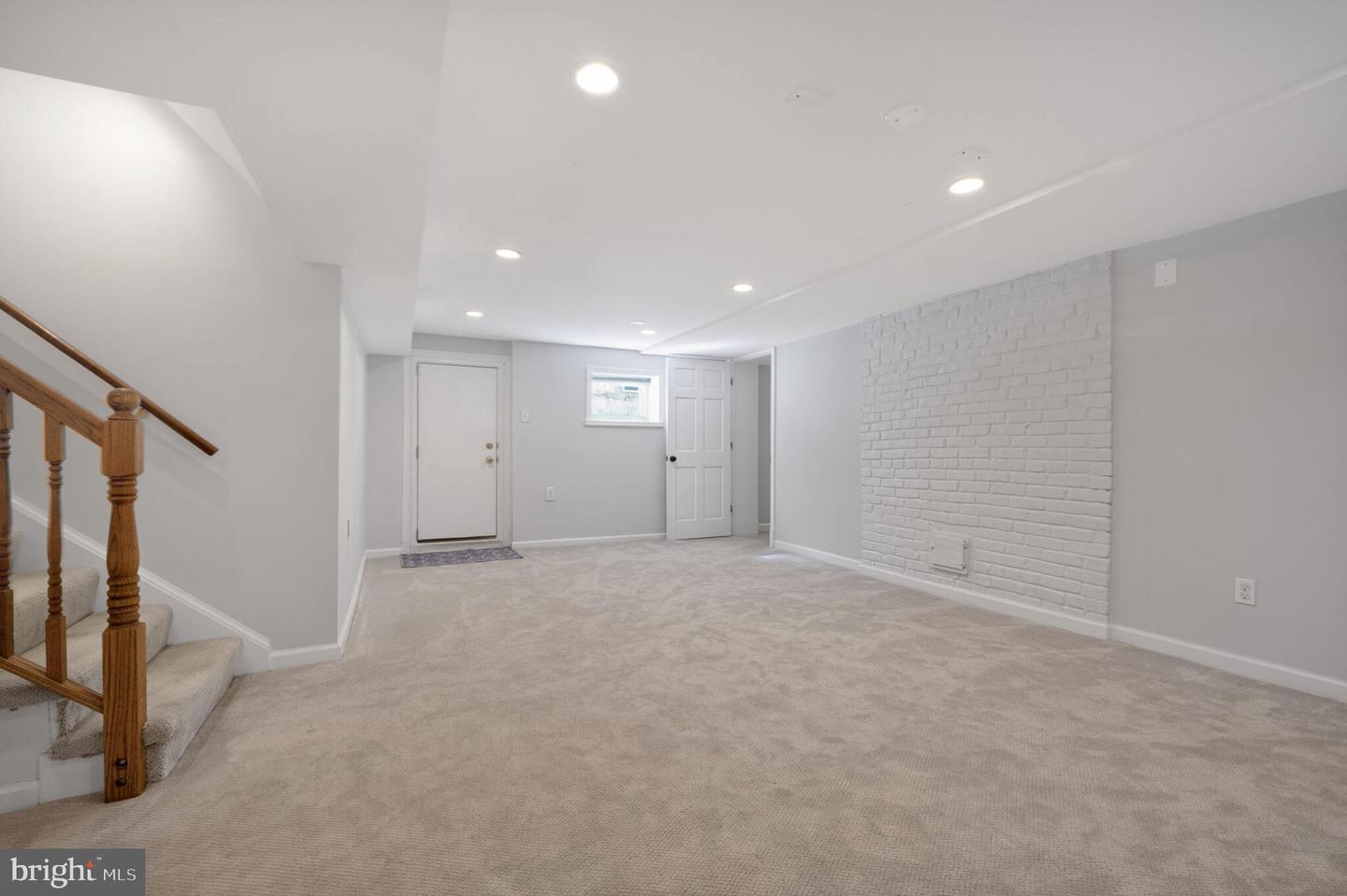 5934 16TH ST N, ARLINGTON, Virginia 22205, 6 Bedrooms Bedrooms, ,4 BathroomsBathrooms,Residential,For sale,5934 16TH ST N,VAAR2065964 MLS # VAAR2065964