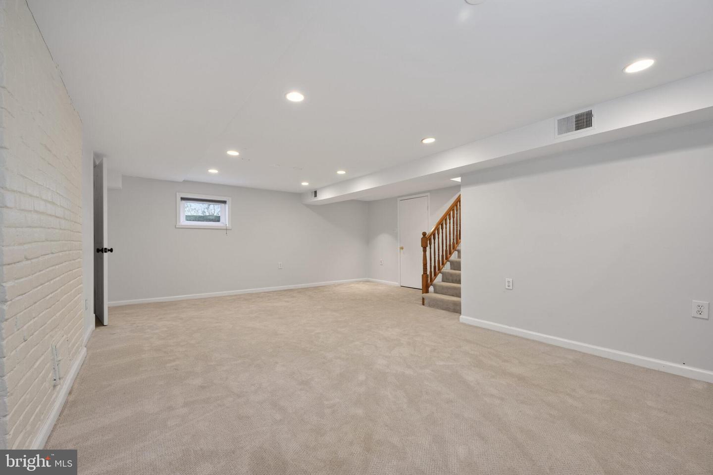 5934 16TH ST N, ARLINGTON, Virginia 22205, 6 Bedrooms Bedrooms, ,4 BathroomsBathrooms,Residential,For sale,5934 16TH ST N,VAAR2065964 MLS # VAAR2065964