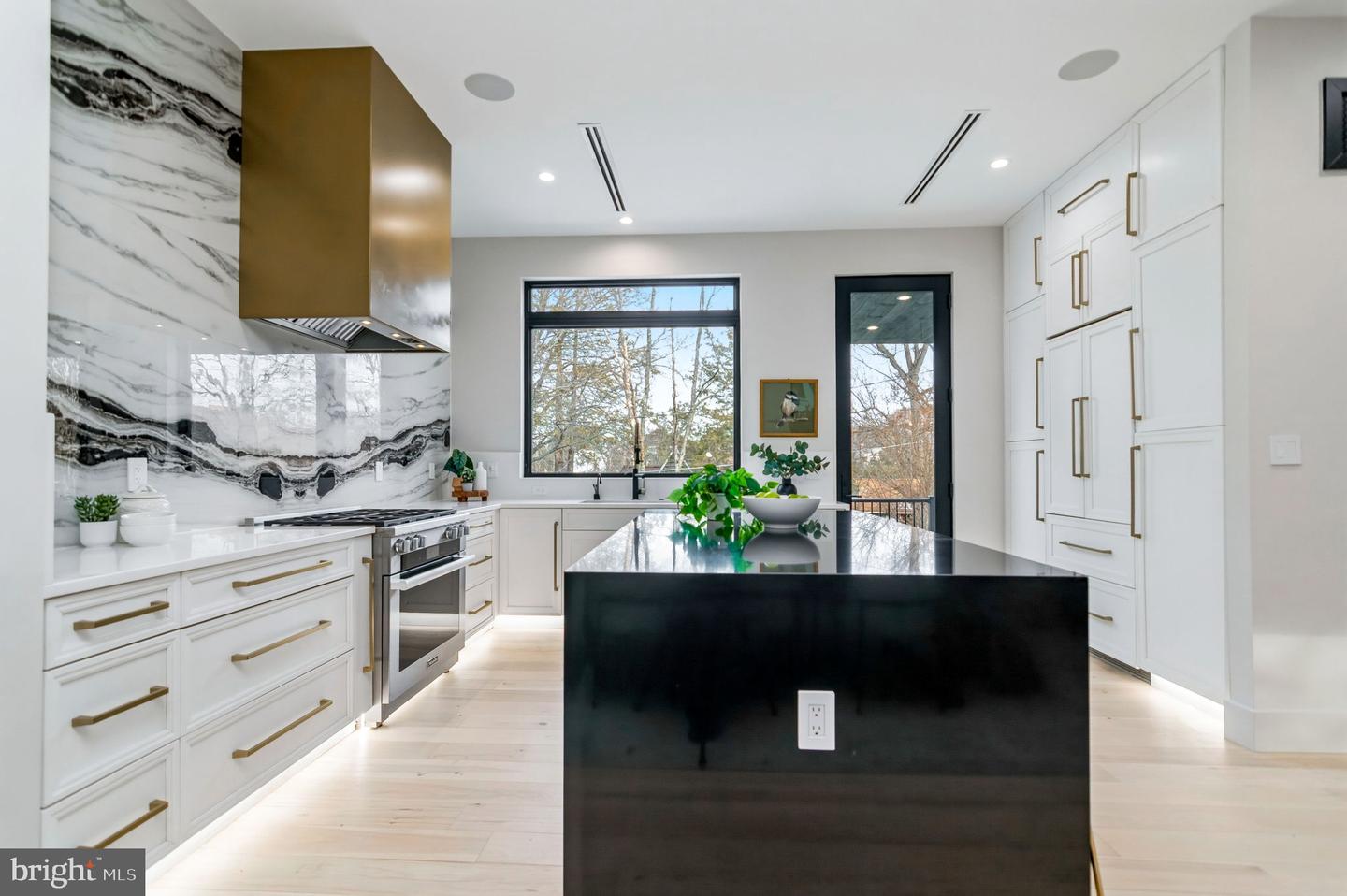 3431 14TH ST N, ARLINGTON, Virginia 22201, 4 Bedrooms Bedrooms, ,4 BathroomsBathrooms,Residential,For sale,3431 14TH ST N,VAAR2067232 MLS # VAAR2067232