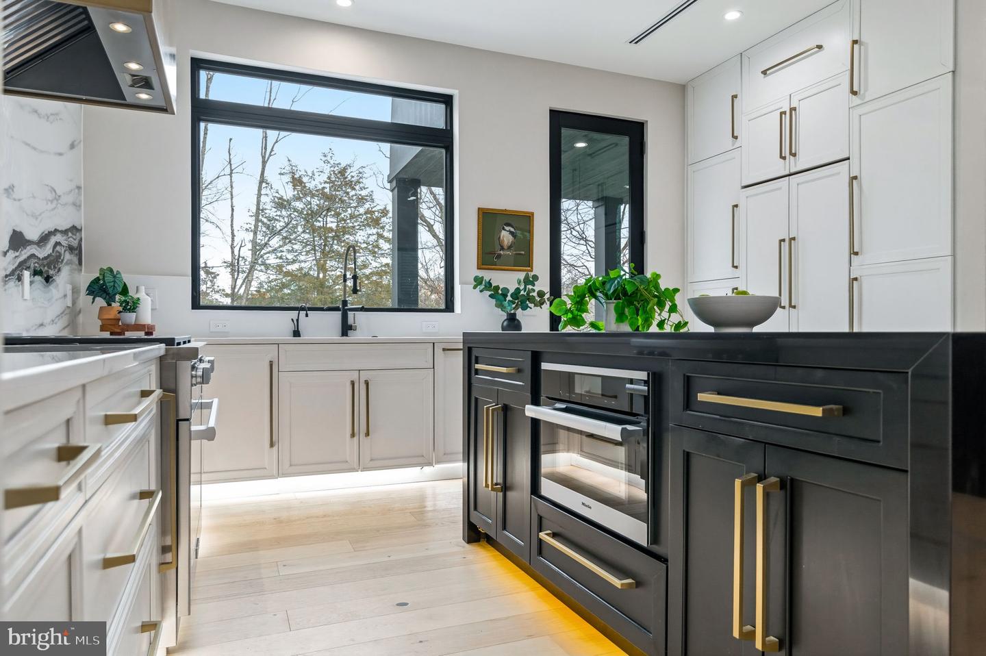 3431 14TH ST N, ARLINGTON, Virginia 22201, 4 Bedrooms Bedrooms, ,4 BathroomsBathrooms,Residential,For sale,3431 14TH ST N,VAAR2067232 MLS # VAAR2067232