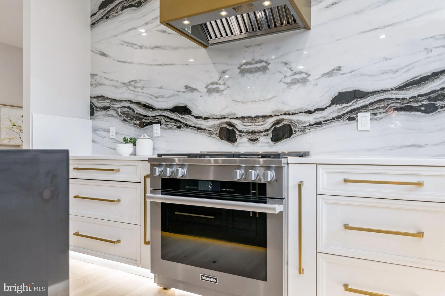 3431 14TH ST N, ARLINGTON, Virginia 22201, 4 Bedrooms Bedrooms, ,4 BathroomsBathrooms,Residential,For sale,3431 14TH ST N,VAAR2067232 MLS # VAAR2067232