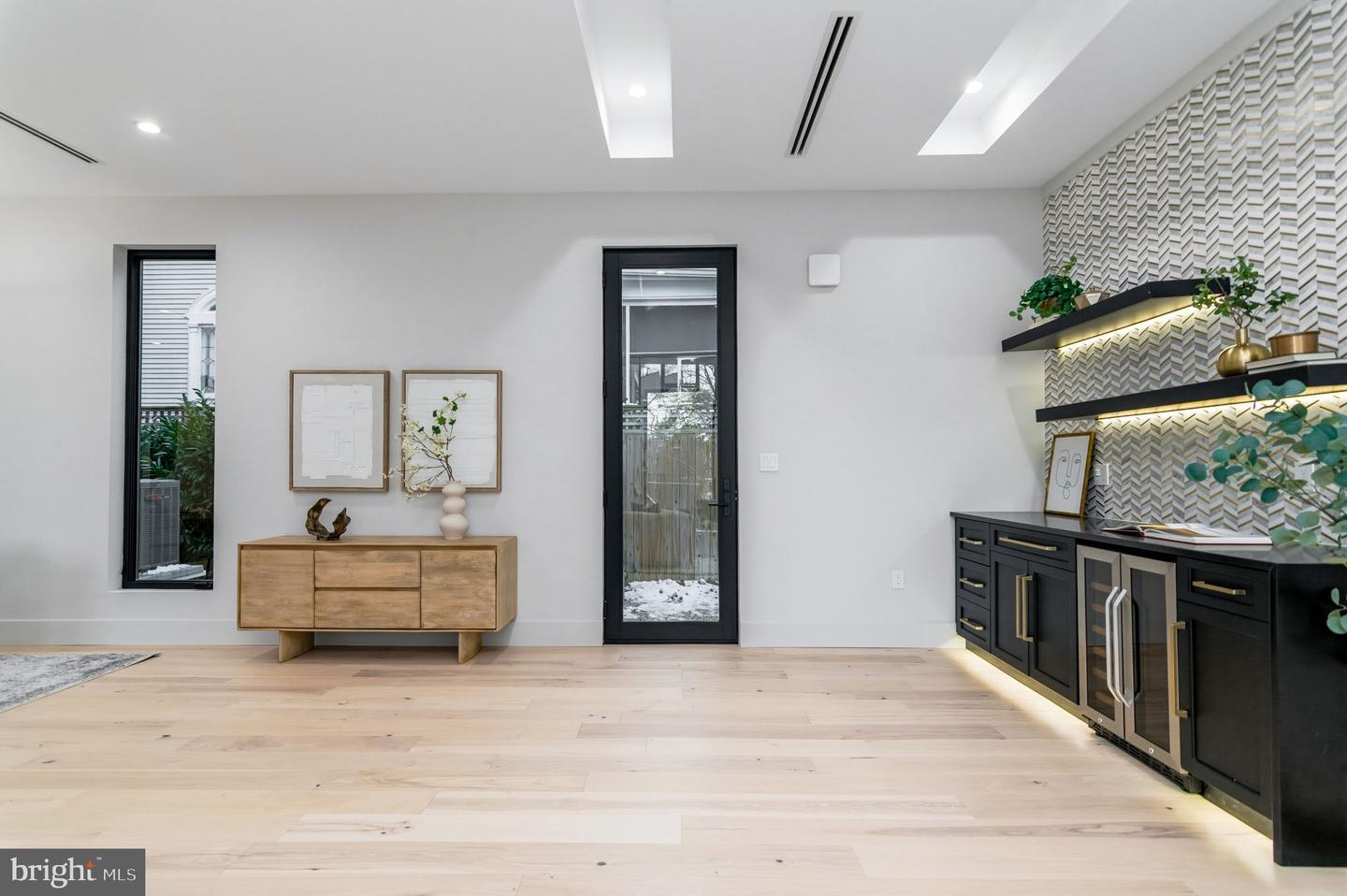 3431 14TH ST N, ARLINGTON, Virginia 22201, 4 Bedrooms Bedrooms, ,4 BathroomsBathrooms,Residential,For sale,3431 14TH ST N,VAAR2067232 MLS # VAAR2067232