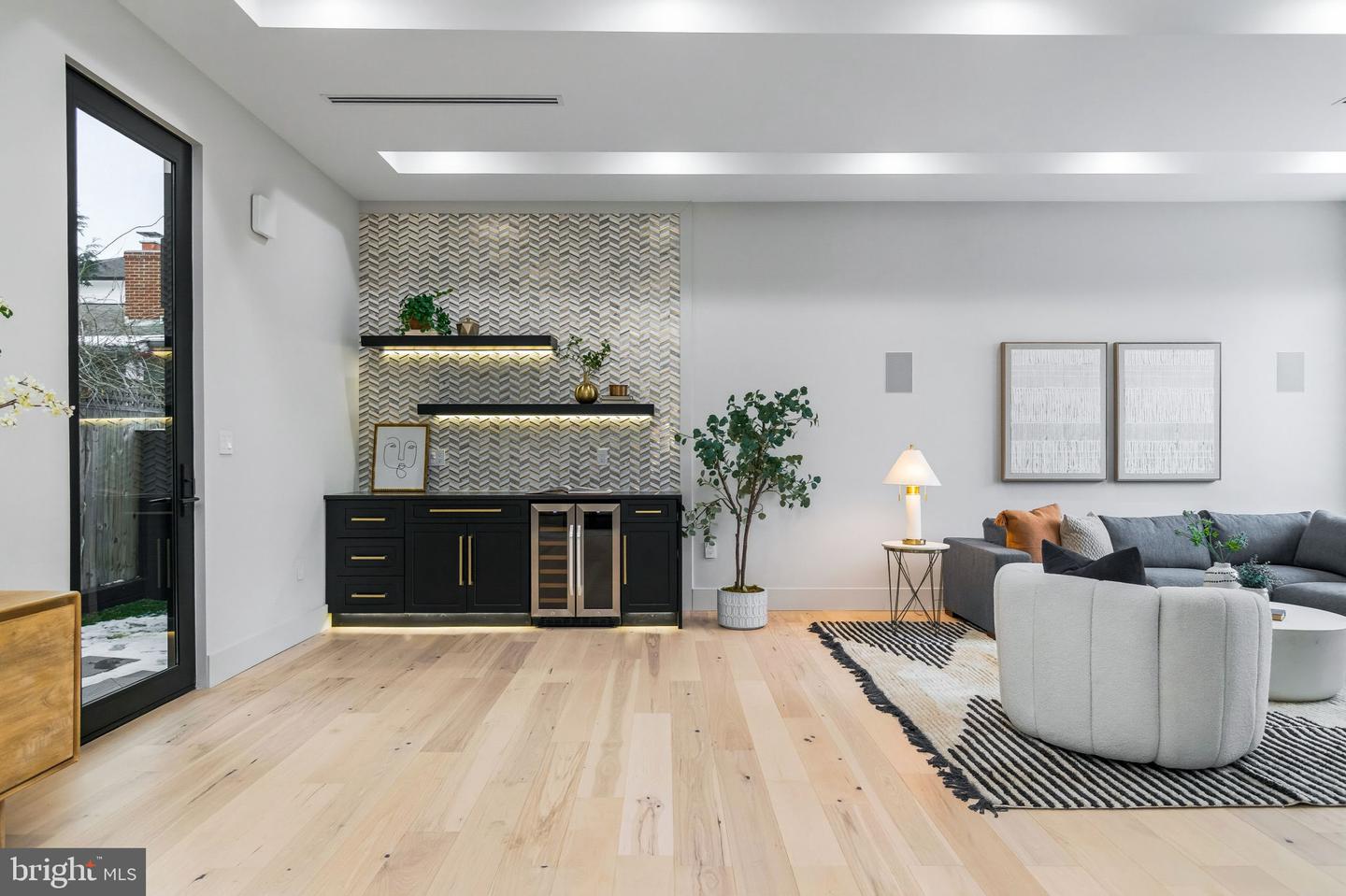 3431 14TH ST N, ARLINGTON, Virginia 22201, 4 Bedrooms Bedrooms, ,4 BathroomsBathrooms,Residential,For sale,3431 14TH ST N,VAAR2067232 MLS # VAAR2067232