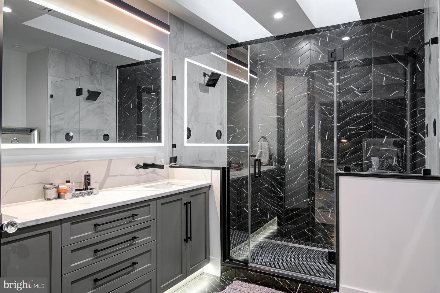 3431 14TH ST N, ARLINGTON, Virginia 22201, 4 Bedrooms Bedrooms, ,4 BathroomsBathrooms,Residential,For sale,3431 14TH ST N,VAAR2067232 MLS # VAAR2067232