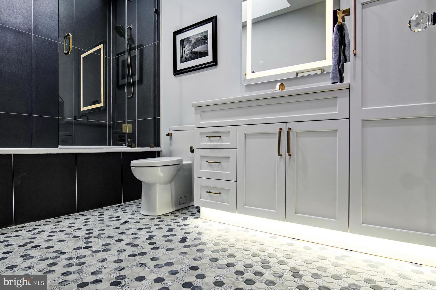 3431 14TH ST N, ARLINGTON, Virginia 22201, 4 Bedrooms Bedrooms, ,4 BathroomsBathrooms,Residential,For sale,3431 14TH ST N,VAAR2067232 MLS # VAAR2067232