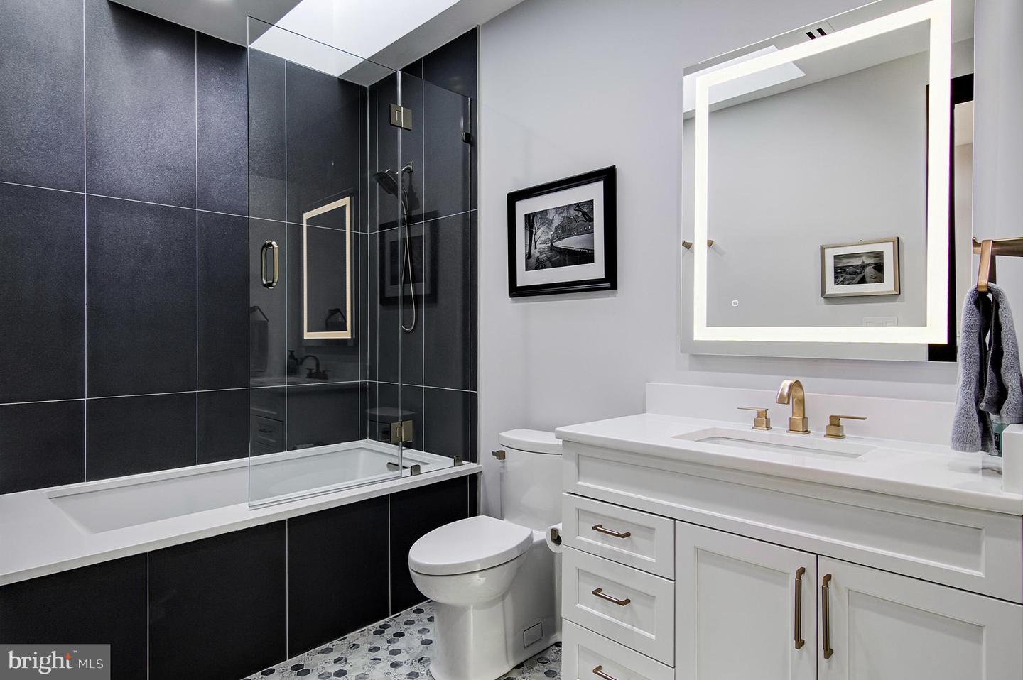 3431 14TH ST N, ARLINGTON, Virginia 22201, 4 Bedrooms Bedrooms, ,4 BathroomsBathrooms,Residential,For sale,3431 14TH ST N,VAAR2067232 MLS # VAAR2067232