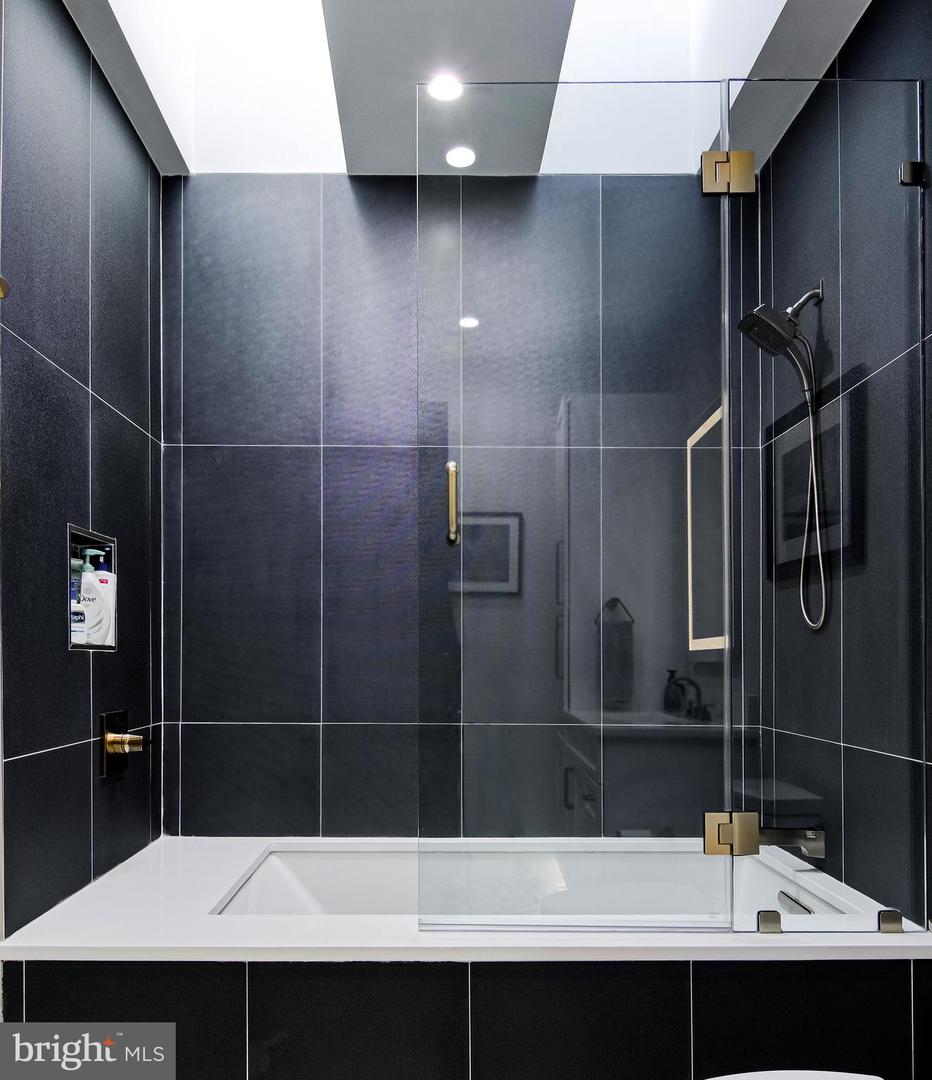 3431 14TH ST N, ARLINGTON, Virginia 22201, 4 Bedrooms Bedrooms, ,4 BathroomsBathrooms,Residential,For sale,3431 14TH ST N,VAAR2067232 MLS # VAAR2067232