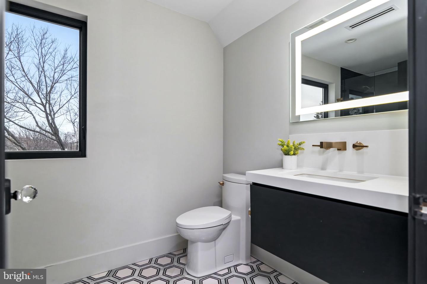 3431 14TH ST N, ARLINGTON, Virginia 22201, 4 Bedrooms Bedrooms, ,4 BathroomsBathrooms,Residential,For sale,3431 14TH ST N,VAAR2067232 MLS # VAAR2067232