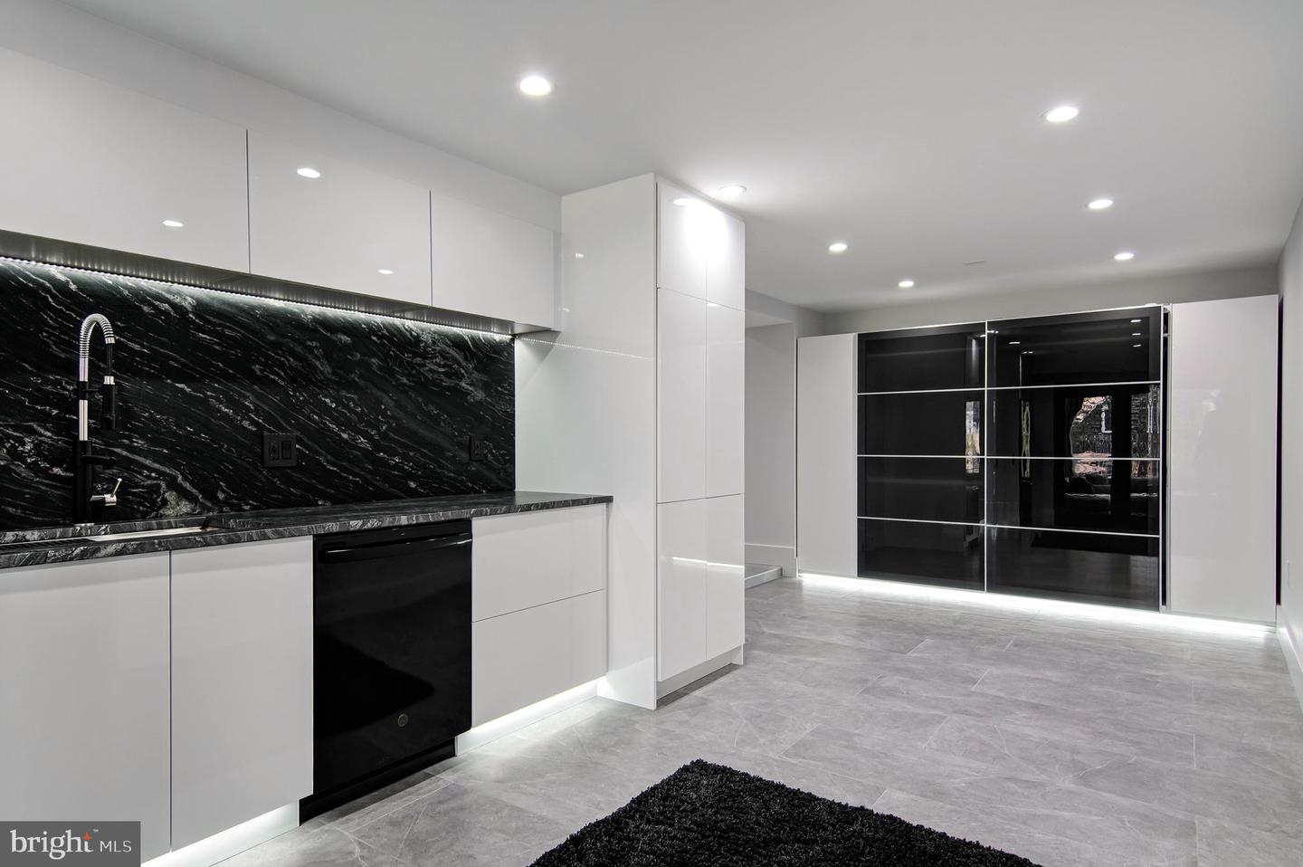 3431 14TH ST N, ARLINGTON, Virginia 22201, 4 Bedrooms Bedrooms, ,4 BathroomsBathrooms,Residential,For sale,3431 14TH ST N,VAAR2067232 MLS # VAAR2067232