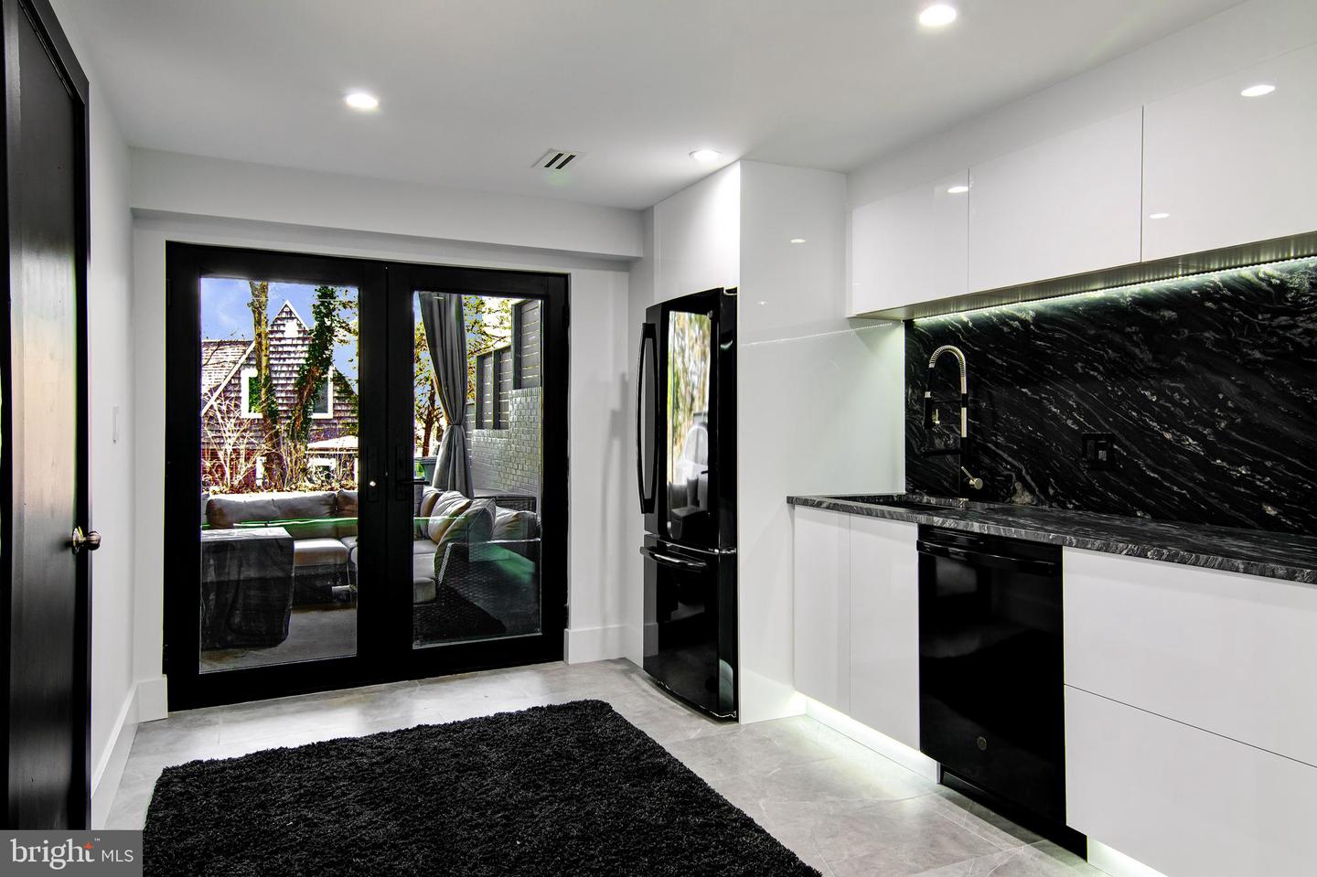 3431 14TH ST N, ARLINGTON, Virginia 22201, 4 Bedrooms Bedrooms, ,4 BathroomsBathrooms,Residential,For sale,3431 14TH ST N,VAAR2067232 MLS # VAAR2067232