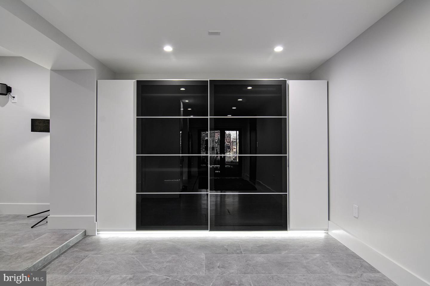 3431 14TH ST N, ARLINGTON, Virginia 22201, 4 Bedrooms Bedrooms, ,4 BathroomsBathrooms,Residential,For sale,3431 14TH ST N,VAAR2067232 MLS # VAAR2067232