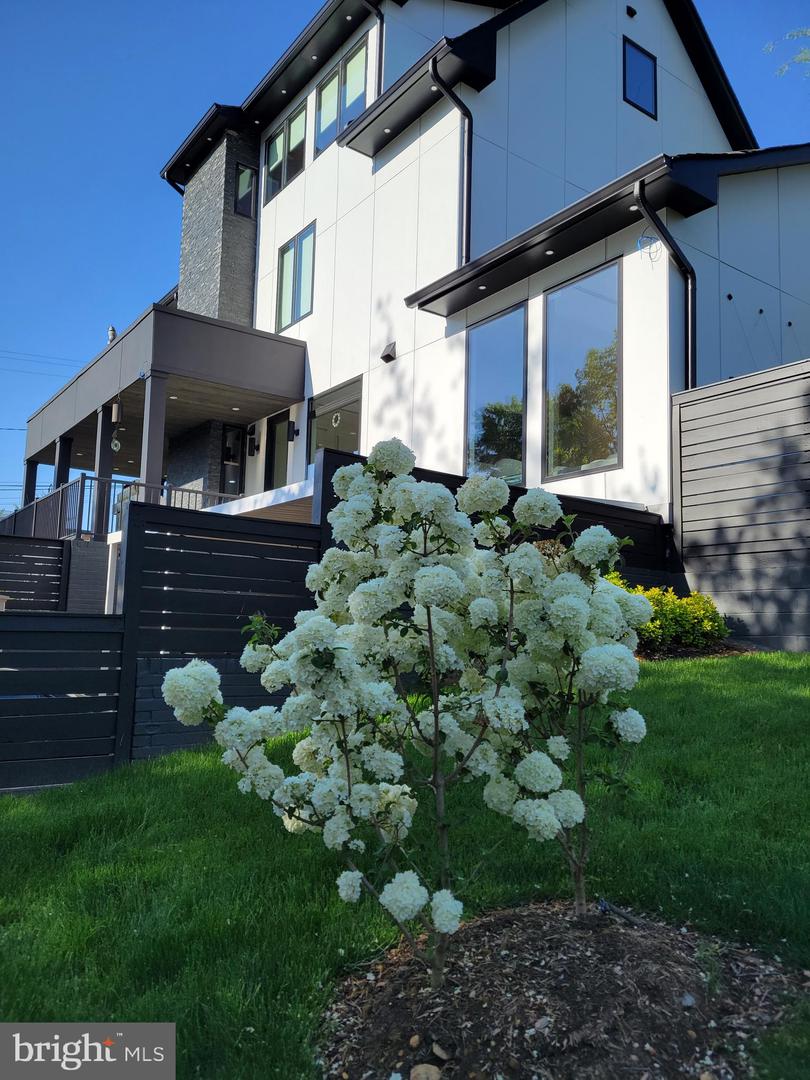 3431 14TH ST N, ARLINGTON, Virginia 22201, 4 Bedrooms Bedrooms, ,4 BathroomsBathrooms,Residential,For sale,3431 14TH ST N,VAAR2067232 MLS # VAAR2067232