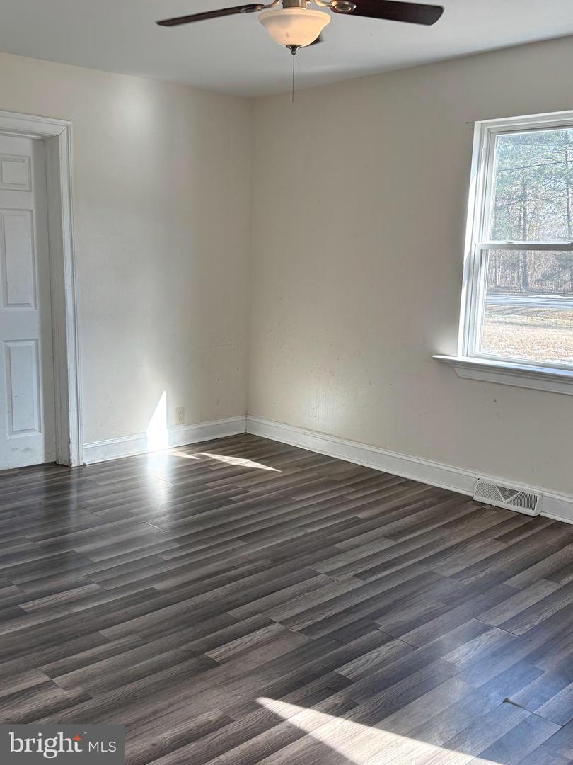 143 CHARLES LN, LOUISA, Virginia 23093, 3 Bedrooms Bedrooms, ,2 BathroomsBathrooms,Residential,For sale,143 CHARLES LN,VALA2009116 MLS # VALA2009116