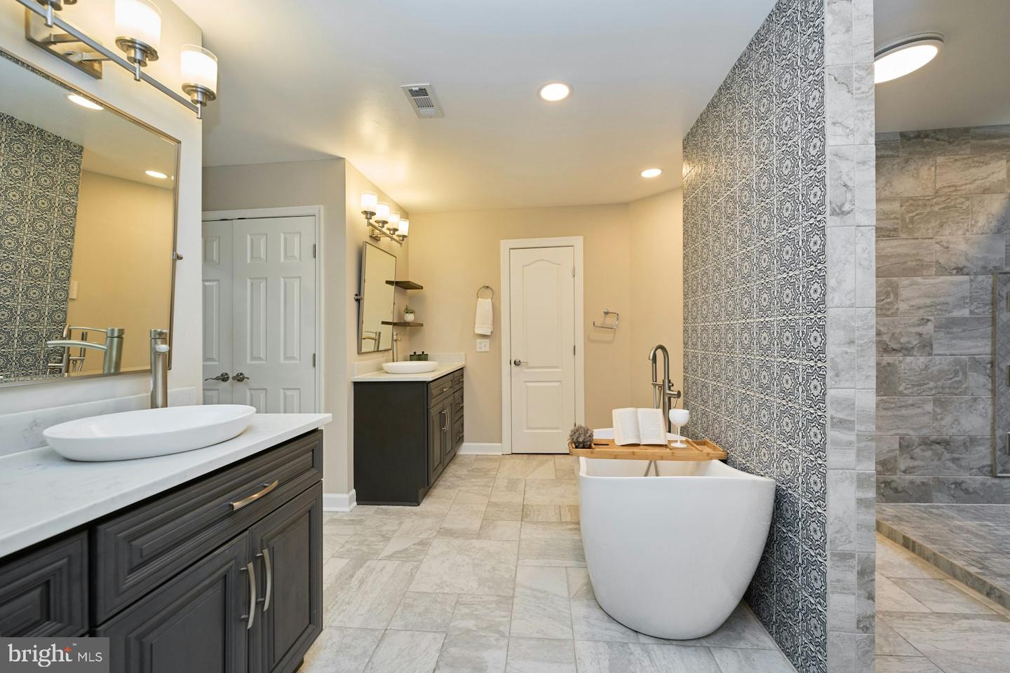 5828 HUNTON WOOD DR, BROAD RUN, Virginia 20137, 4 Bedrooms Bedrooms, ,4 BathroomsBathrooms,Residential,For sale,5828 HUNTON WOOD DR,VAFQ2020112 MLS # VAFQ2020112 5828 HUNTON WOOD DR, BROAD RUN, Virginia 20137, 4 Bedrooms Bedrooms, ,4 BathroomsBathrooms,Residential,For sale,5828 HUNTON WOOD DR,VAFQ2020112 MLS # VAFQ2020112