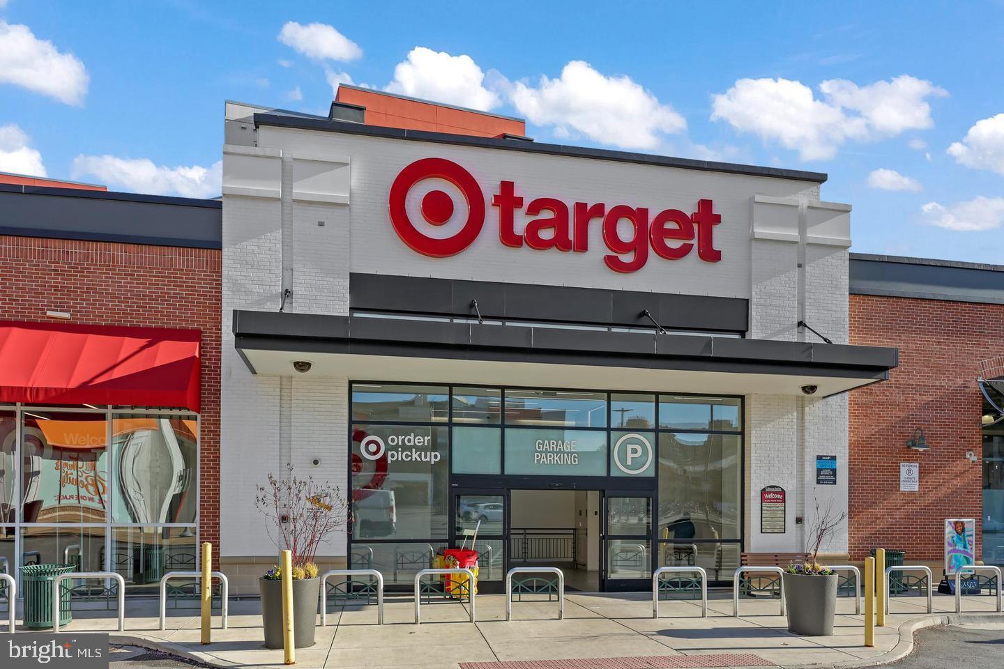 1300 S ARLINGTON RIDGE RD #204, ARLINGTON, Virginia 22202, 1 Bedroom Bedrooms, ,1 BathroomBathrooms,Residential,For sale,1300 S ARLINGTON RIDGE RD #204,VAAR2067808 MLS # VAAR2067808