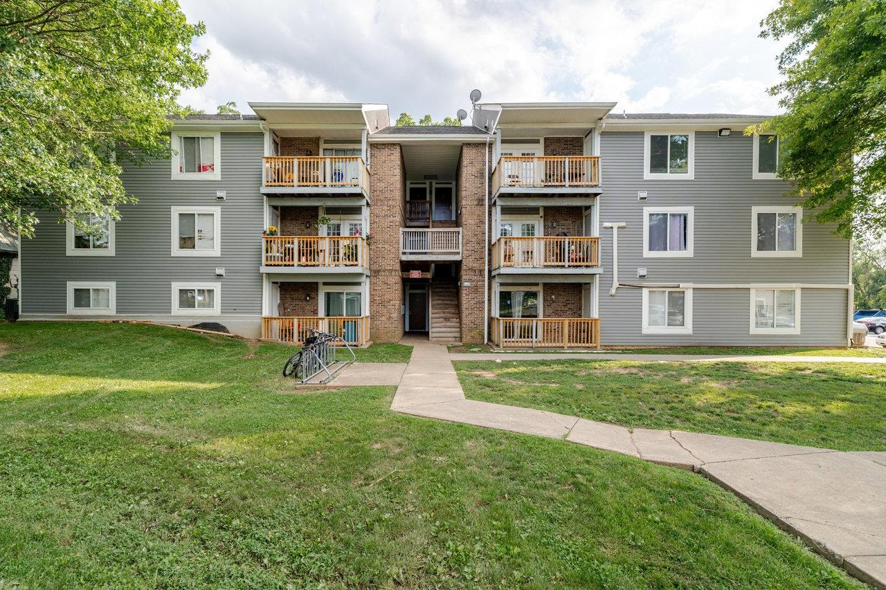 56 SOUTH AVE, HARRISONBURG, Virginia 22801, 4 Bedrooms Bedrooms, ,2 BathroomsBathrooms,Residential,56 SOUTH AVE,673624 MLS # 673624