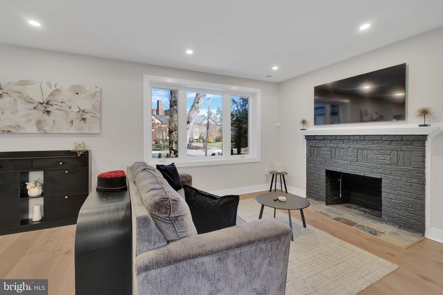 3811 SUITLAND RD SE, WASHINGTON, District Of Columbia 20020, 7 Bedrooms Bedrooms, 12 Rooms Rooms,5 BathroomsBathrooms,Residential,For sale,3811 SUITLAND RD SE,DCDC2242240 MLS # DCDC2242240