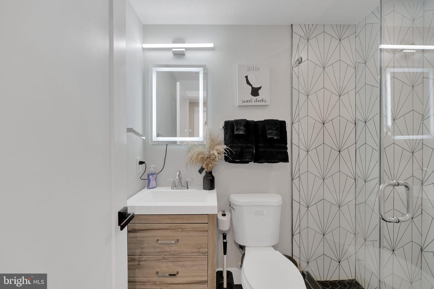 3811 SUITLAND RD SE, WASHINGTON, District Of Columbia 20020, 7 Bedrooms Bedrooms, 12 Rooms Rooms,5 BathroomsBathrooms,Residential,For sale,3811 SUITLAND RD SE,DCDC2242240 MLS # DCDC2242240