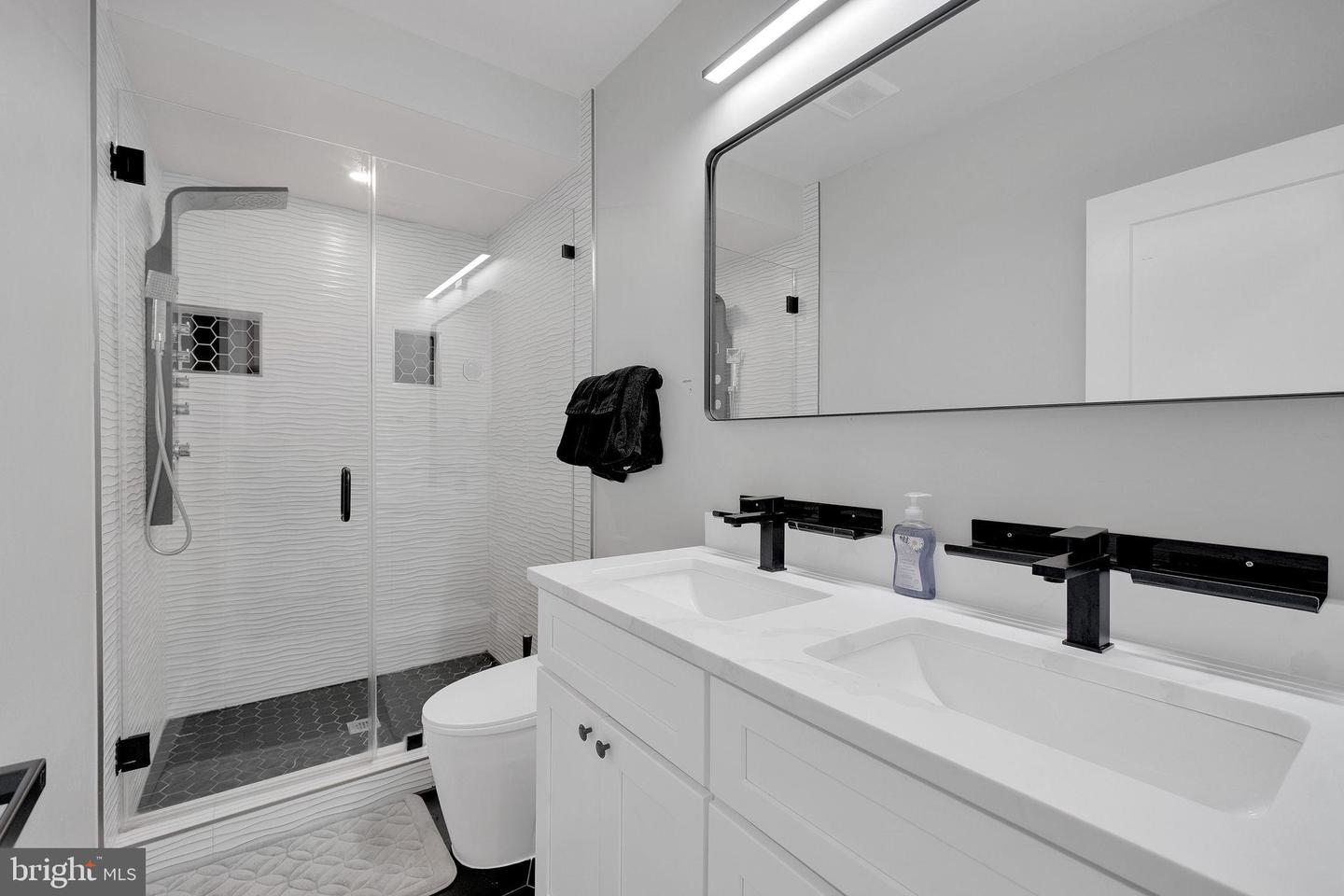 3811 SUITLAND RD SE, WASHINGTON, District Of Columbia 20020, 7 Bedrooms Bedrooms, 12 Rooms Rooms,5 BathroomsBathrooms,Residential,For sale,3811 SUITLAND RD SE,DCDC2242240 MLS # DCDC2242240