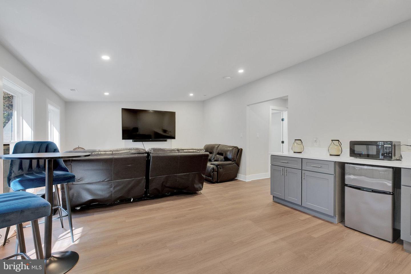 3811 SUITLAND RD SE, WASHINGTON, District Of Columbia 20020, 7 Bedrooms Bedrooms, 12 Rooms Rooms,5 BathroomsBathrooms,Residential,For sale,3811 SUITLAND RD SE,DCDC2242240 MLS # DCDC2242240