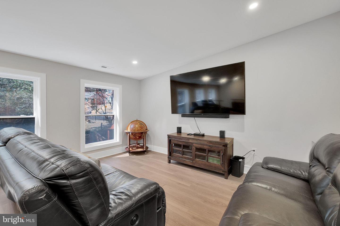 3811 SUITLAND RD SE, WASHINGTON, District Of Columbia 20020, 7 Bedrooms Bedrooms, 12 Rooms Rooms,5 BathroomsBathrooms,Residential,For sale,3811 SUITLAND RD SE,DCDC2242240 MLS # DCDC2242240