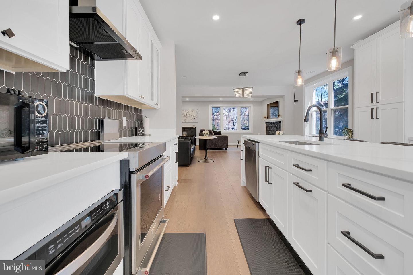 3811 SUITLAND RD SE, WASHINGTON, District Of Columbia 20020, 7 Bedrooms Bedrooms, 12 Rooms Rooms,5 BathroomsBathrooms,Residential,For sale,3811 SUITLAND RD SE,DCDC2242240 MLS # DCDC2242240