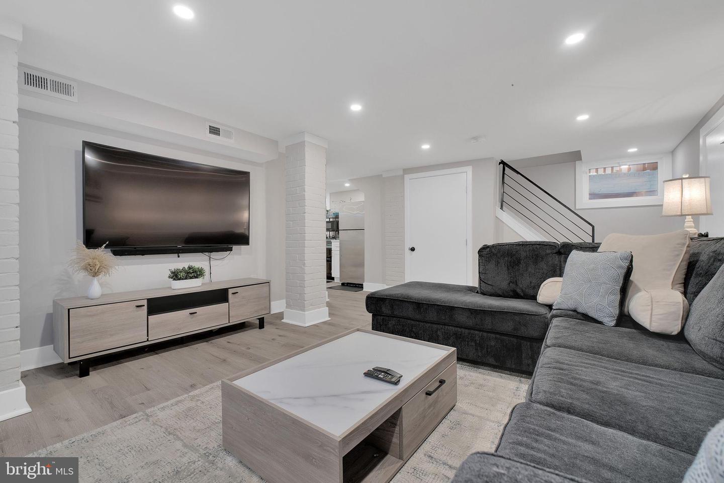 3811 SUITLAND RD SE, WASHINGTON, District Of Columbia 20020, 7 Bedrooms Bedrooms, 12 Rooms Rooms,5 BathroomsBathrooms,Residential,For sale,3811 SUITLAND RD SE,DCDC2242240 MLS # DCDC2242240