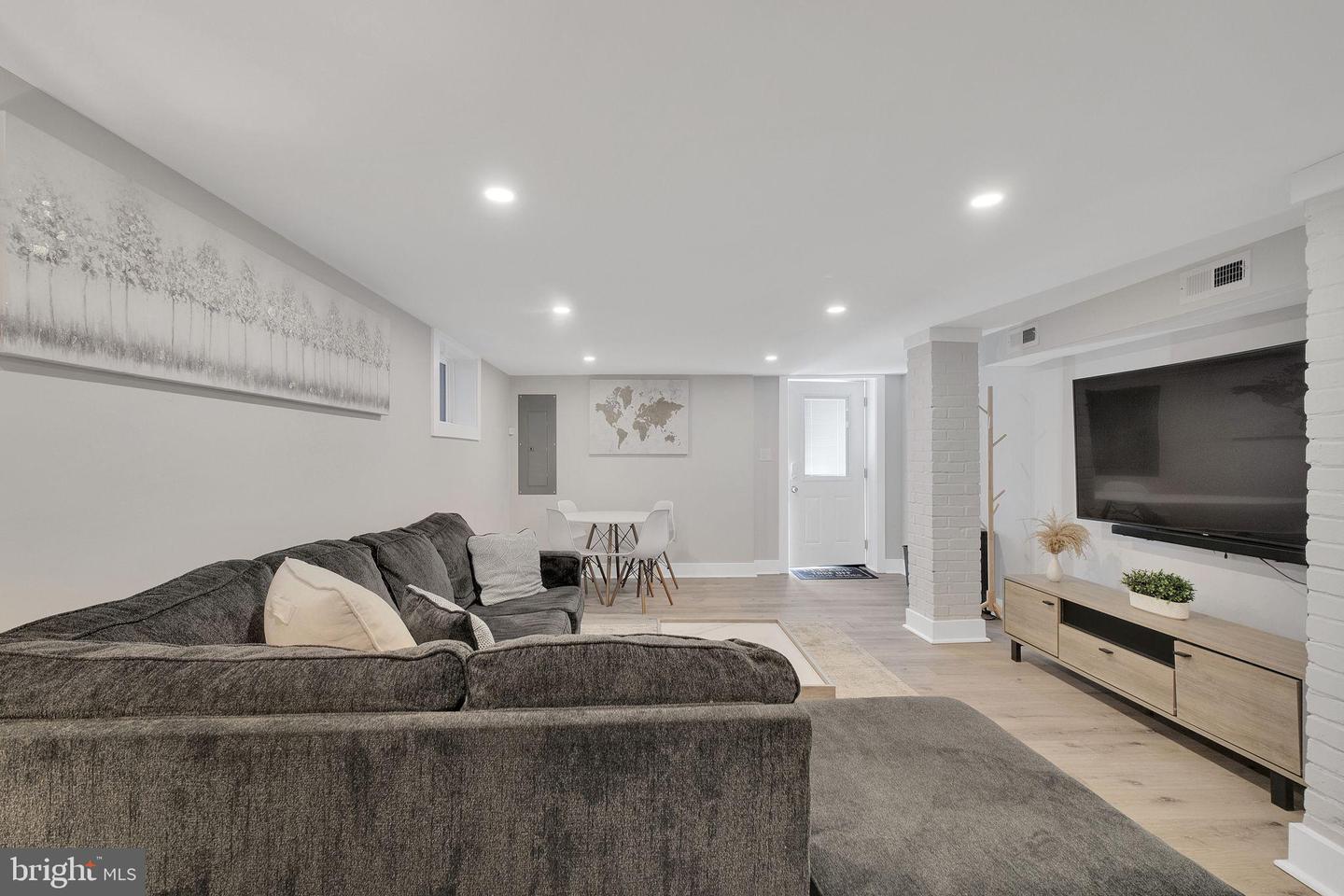 3811 SUITLAND RD SE, WASHINGTON, District Of Columbia 20020, 7 Bedrooms Bedrooms, 12 Rooms Rooms,5 BathroomsBathrooms,Residential,For sale,3811 SUITLAND RD SE,DCDC2242240 MLS # DCDC2242240