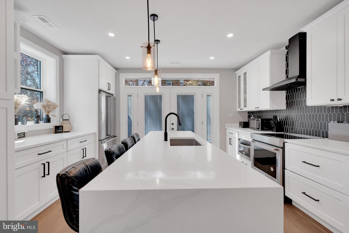 3811 SUITLAND RD SE, WASHINGTON, District Of Columbia 20020, 7 Bedrooms Bedrooms, 12 Rooms Rooms,5 BathroomsBathrooms,Residential,For sale,3811 SUITLAND RD SE,DCDC2242240 MLS # DCDC2242240