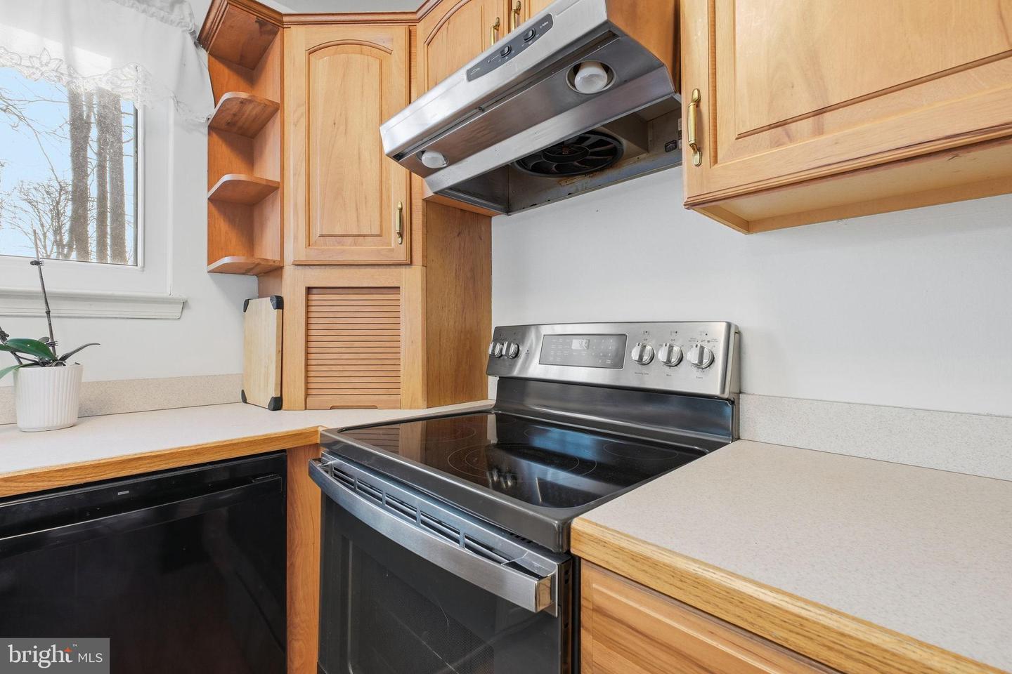 10125 COMMONWEALTH BLVD, FAIRFAX, Virginia 22032, 4 Bedrooms Bedrooms, 12 Rooms Rooms,2 BathroomsBathrooms,Residential,For sale,10125 COMMONWEALTH BLVD,VAFX2287128 MLS # VAFX2287128