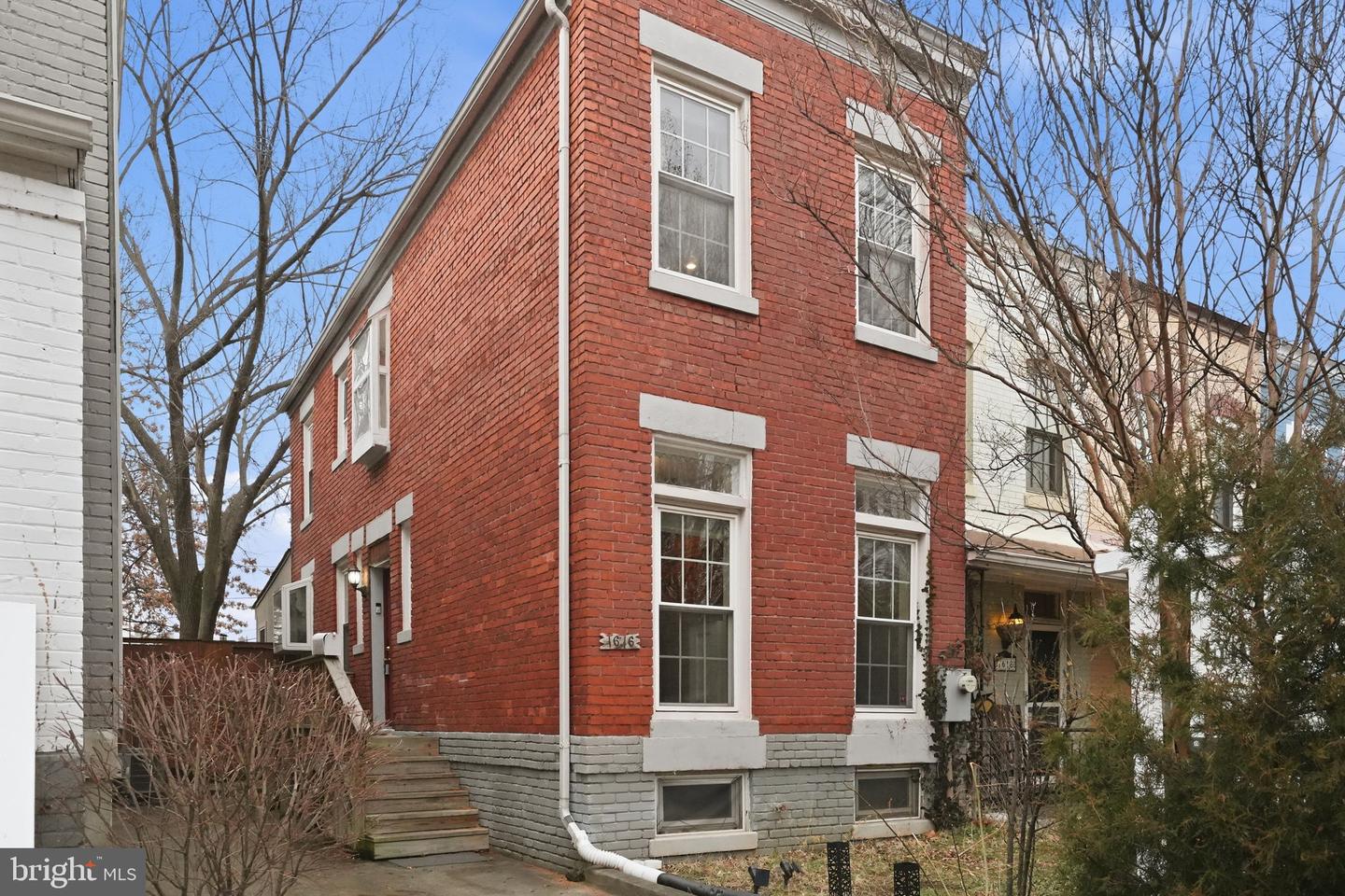 1616 D ST SE, WASHINGTON, District Of Columbia 20003, 2 Bedrooms Bedrooms, ,2 BathroomsBathrooms,Residential,For sale,1616 D ST SE,DCDC2243362 MLS # DCDC2243362 1616 D ST SE, WASHINGTON, District Of Columbia 20003, 2 Bedrooms Bedrooms, ,2 BathroomsBathrooms,Residential,For sale,1616 D ST SE,DCDC2243362 MLS # DCDC2243362