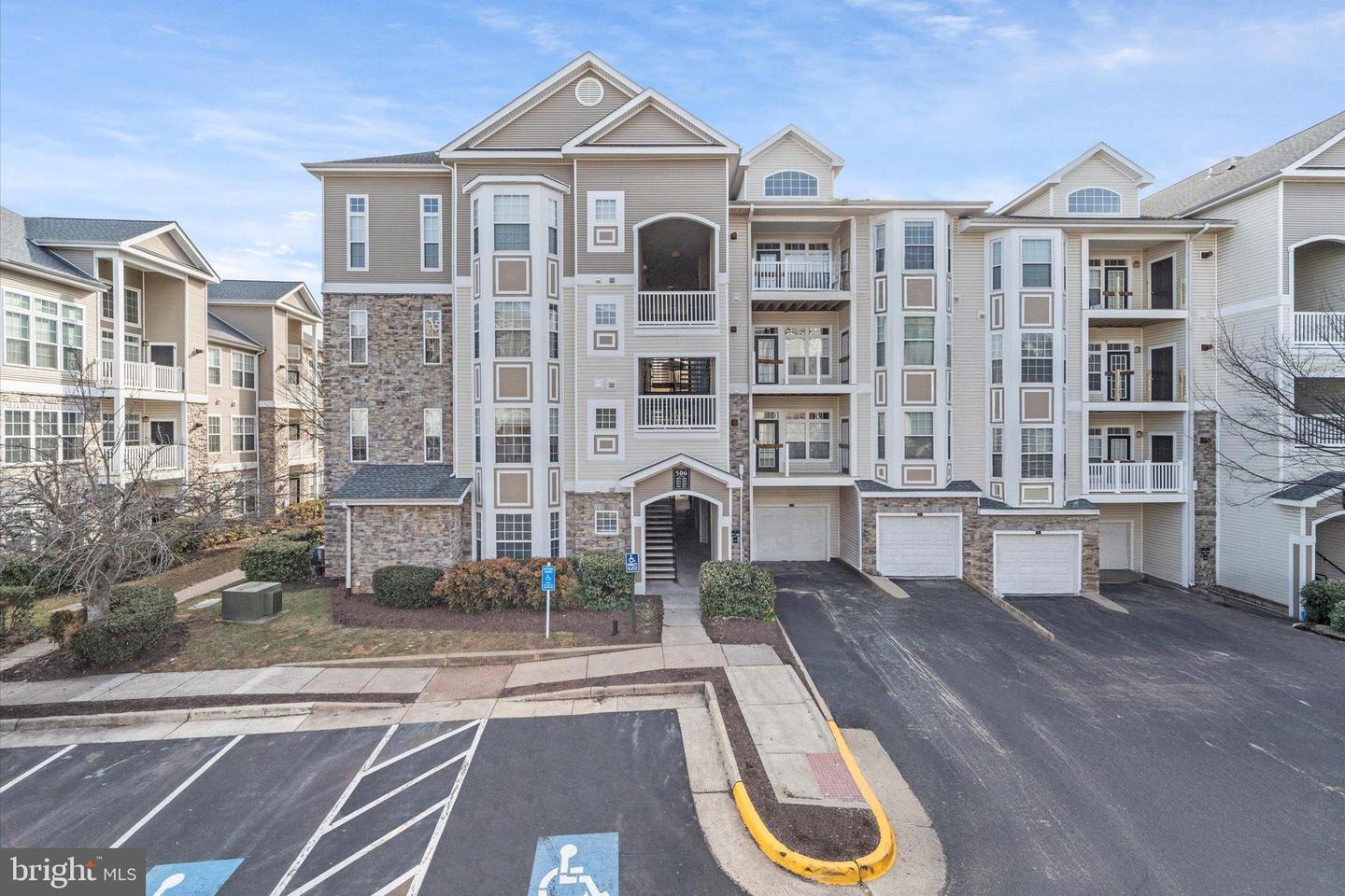 506 SUNSET VIEW TER SE #101, LEESBURG, Virginia 20175, 2 Bedrooms Bedrooms, 4 Rooms Rooms,2 BathroomsBathrooms,Residential,For sale,506 SUNSET VIEW TER SE #101,VALO2114804 MLS # VALO2114804