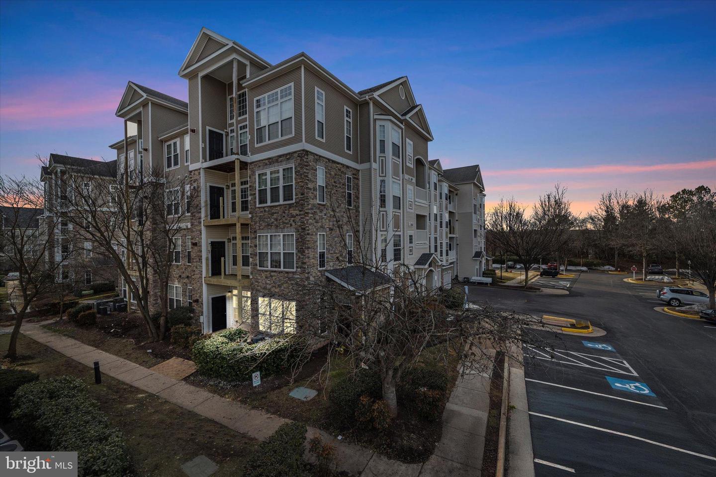 506 SUNSET VIEW TER SE #101, LEESBURG, Virginia 20175, 2 Bedrooms Bedrooms, 4 Rooms Rooms,2 BathroomsBathrooms,Residential,For sale,506 SUNSET VIEW TER SE #101,VALO2114804 MLS # VALO2114804