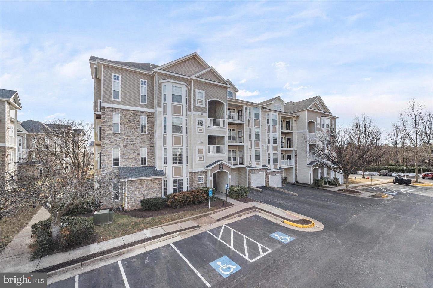506 SUNSET VIEW TER SE #101, LEESBURG, Virginia 20175, 2 Bedrooms Bedrooms, 4 Rooms Rooms,2 BathroomsBathrooms,Residential,For sale,506 SUNSET VIEW TER SE #101,VALO2114804 MLS # VALO2114804