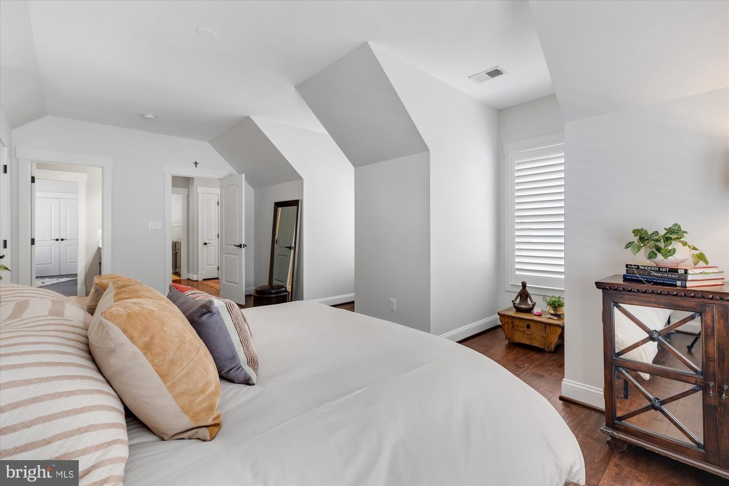 6618 GORDON AVE, FALLS CHURCH, Virginia 22046, 6 Bedrooms Bedrooms, ,5 BathroomsBathrooms,Residential,For sale,6618 GORDON AVE,VAFX2287866 MLS # VAFX2287866