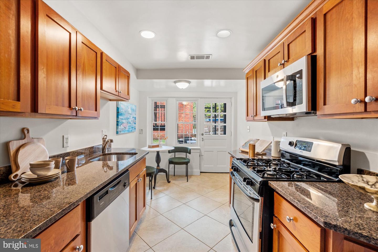 402 COMMONWEALTH AVE #106, ALEXANDRIA, Virginia 22301, 2 Bedrooms Bedrooms, ,1 BathroomBathrooms,Residential,For sale,402 COMMONWEALTH AVE #106,VAAX2053600 MLS # VAAX2053600