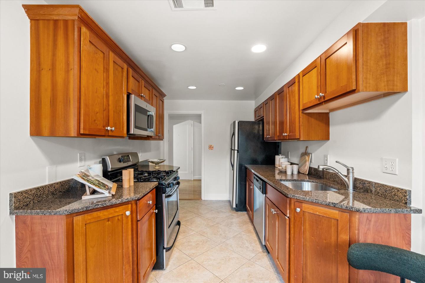 402 COMMONWEALTH AVE #106, ALEXANDRIA, Virginia 22301, 2 Bedrooms Bedrooms, ,1 BathroomBathrooms,Residential,For sale,402 COMMONWEALTH AVE #106,VAAX2053600 MLS # VAAX2053600