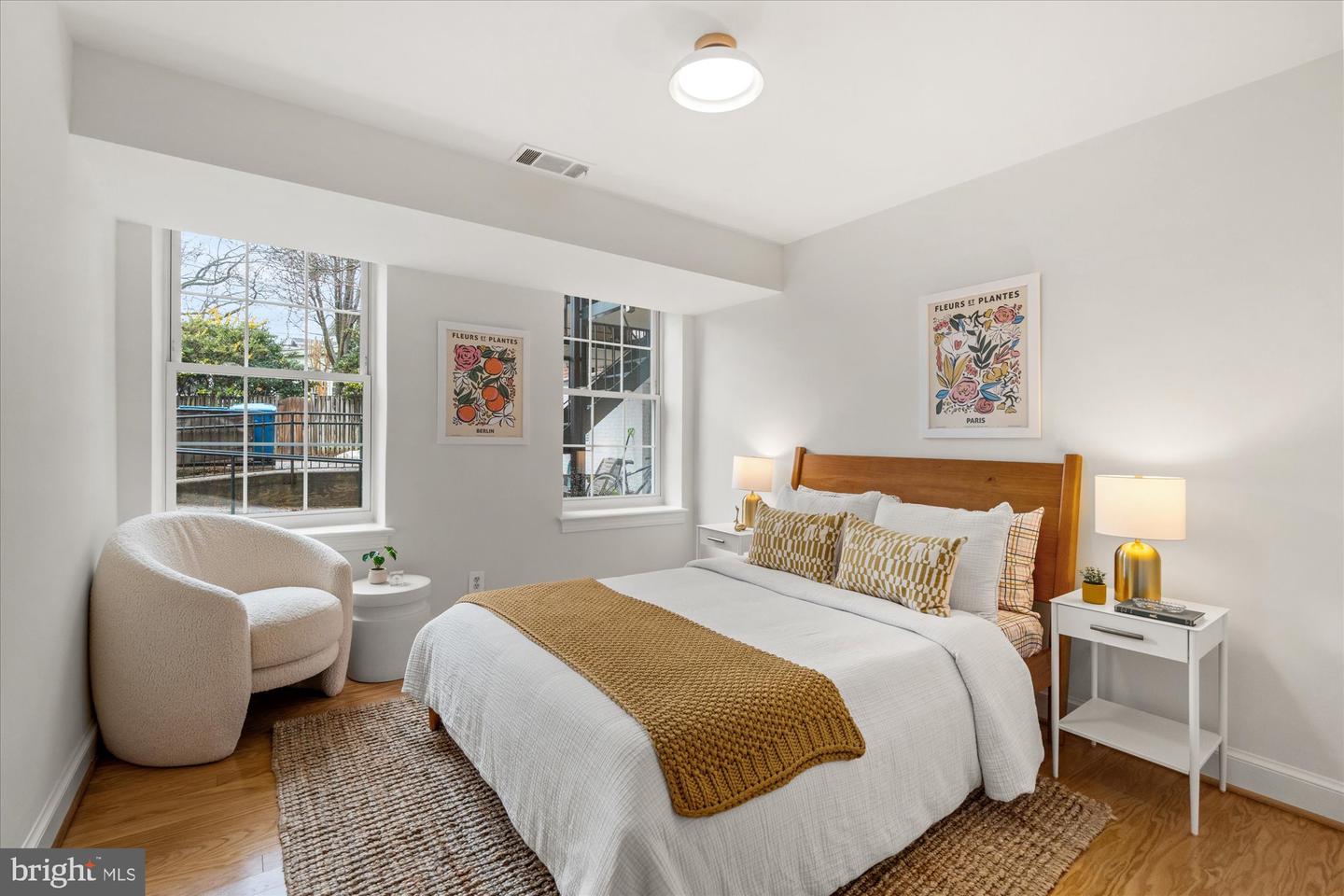 402 COMMONWEALTH AVE #106, ALEXANDRIA, Virginia 22301, 2 Bedrooms Bedrooms, ,1 BathroomBathrooms,Residential,For sale,402 COMMONWEALTH AVE #106,VAAX2053600 MLS # VAAX2053600