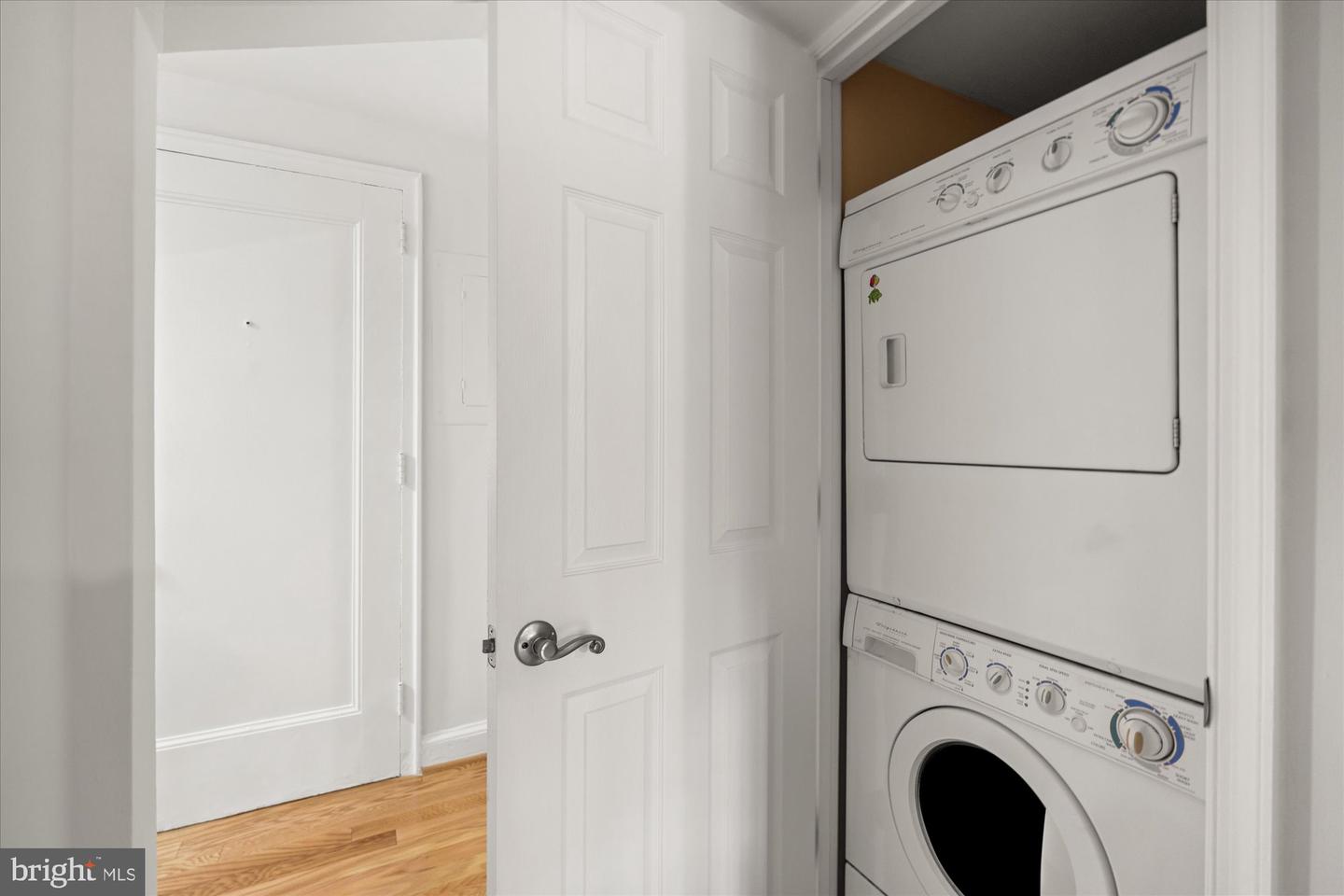 402 COMMONWEALTH AVE #106, ALEXANDRIA, Virginia 22301, 2 Bedrooms Bedrooms, ,1 BathroomBathrooms,Residential,For sale,402 COMMONWEALTH AVE #106,VAAX2053600 MLS # VAAX2053600