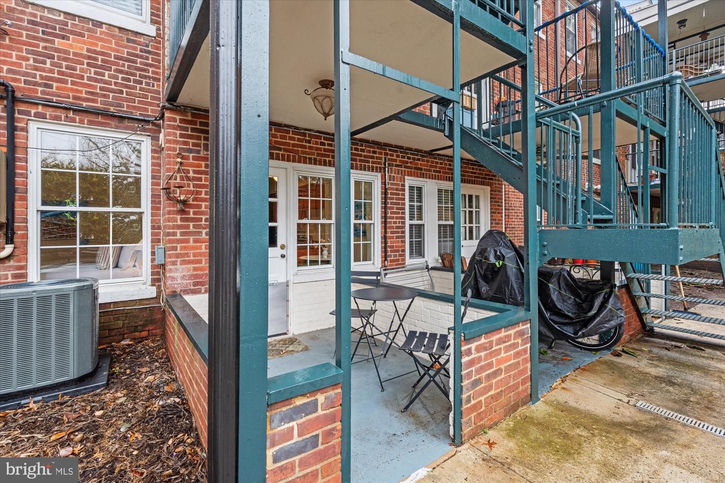 402 COMMONWEALTH AVE #106, ALEXANDRIA, Virginia 22301, 2 Bedrooms Bedrooms, ,1 BathroomBathrooms,Residential,For sale,402 COMMONWEALTH AVE #106,VAAX2053600 MLS # VAAX2053600