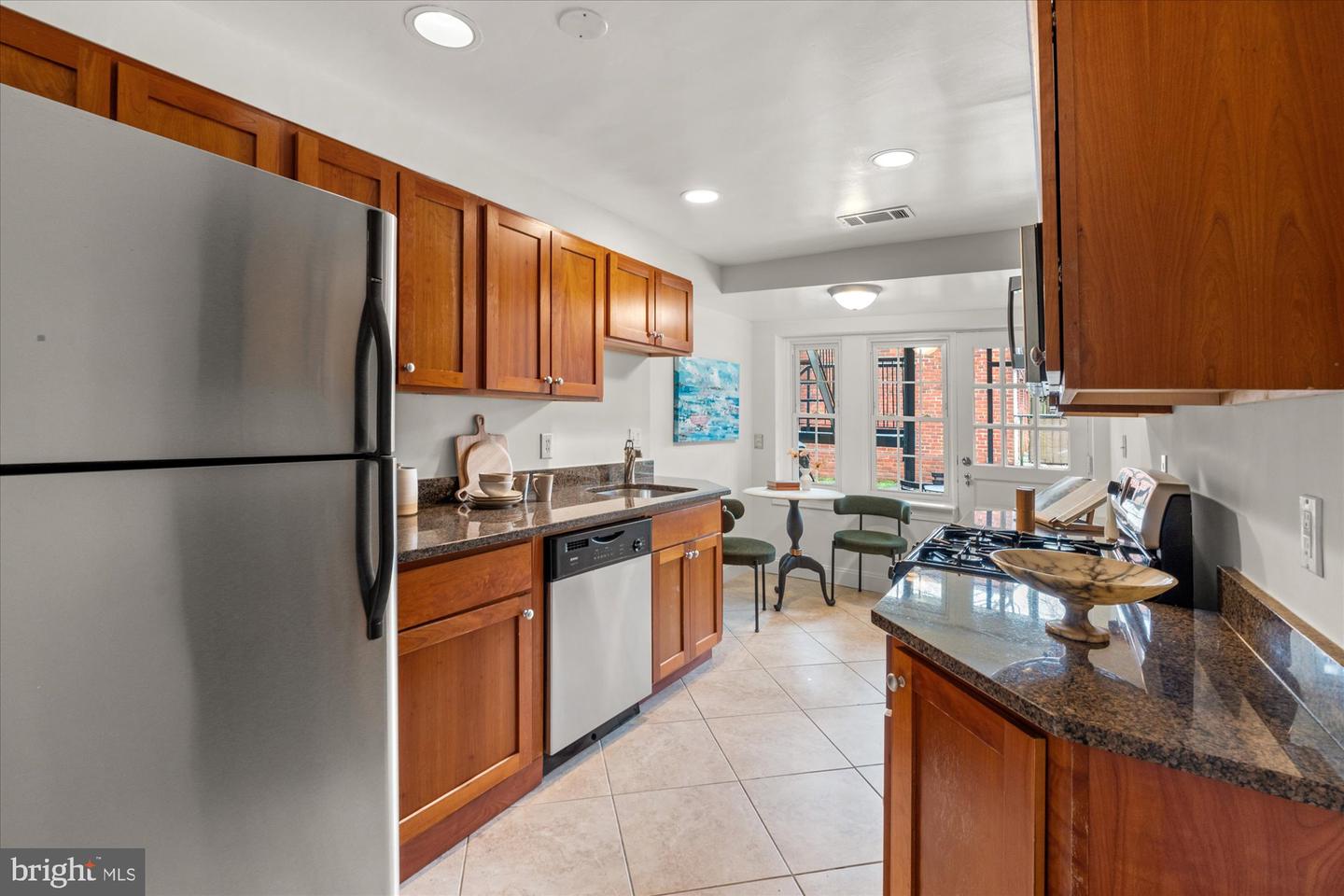 402 COMMONWEALTH AVE #106, ALEXANDRIA, Virginia 22301, 2 Bedrooms Bedrooms, ,1 BathroomBathrooms,Residential,For sale,402 COMMONWEALTH AVE #106,VAAX2053600 MLS # VAAX2053600