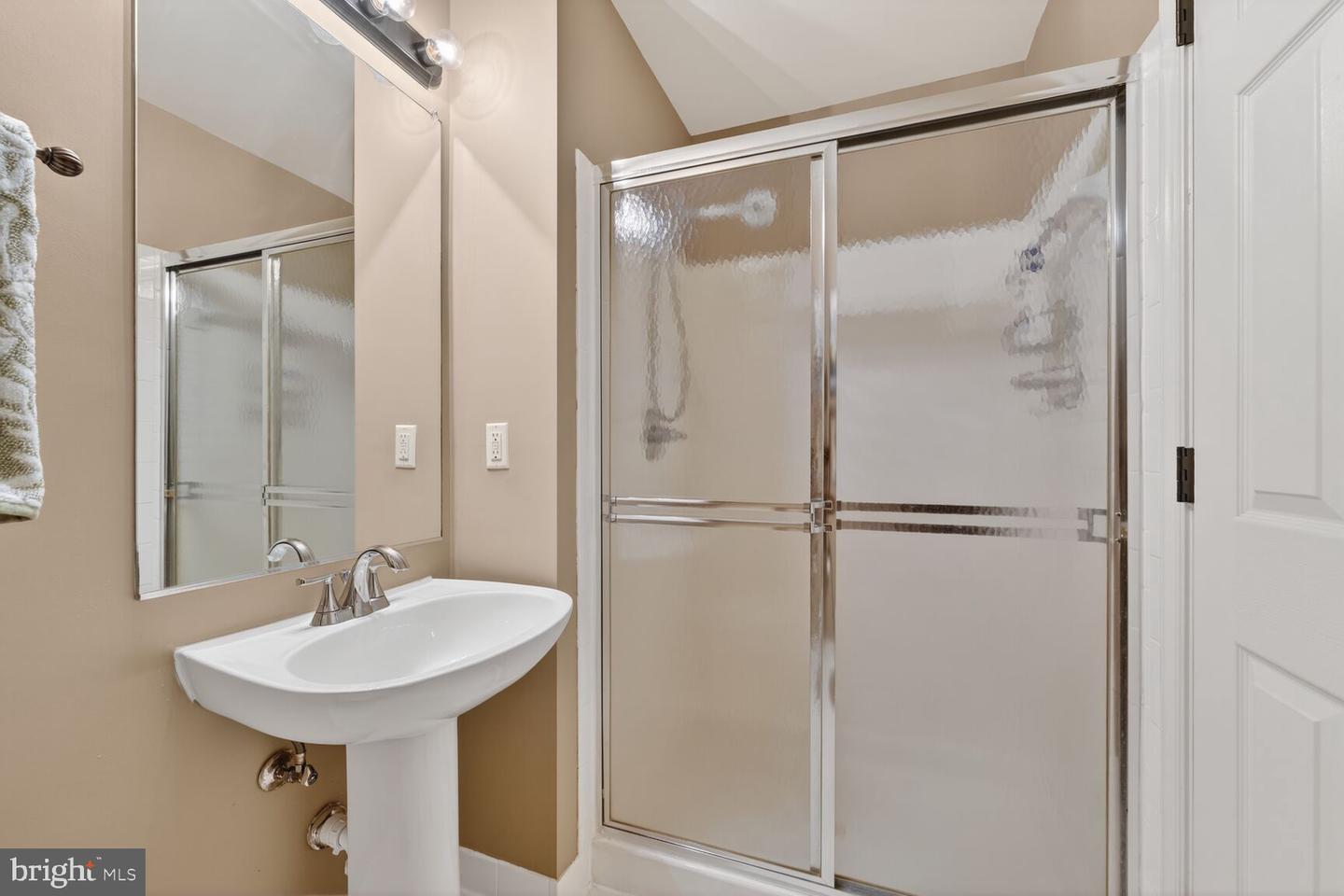 6697 ORDSALL ST, ALEXANDRIA, Virginia 22315, 4 Bedrooms Bedrooms, ,3 BathroomsBathrooms,Residential,For sale,6697 ORDSALL ST,VAFX2287972 MLS # VAFX2287972