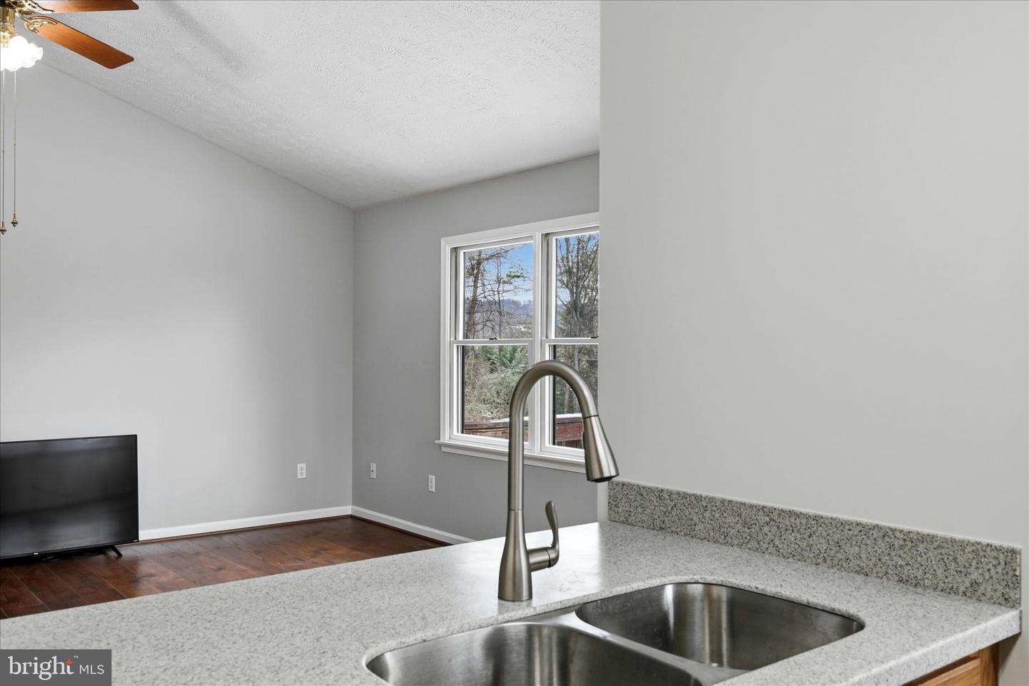 588 APPLE ORCHARD DR, LINDEN, Virginia 22642, 4 Bedrooms Bedrooms, ,3 BathroomsBathrooms,Residential,For sale,588 APPLE ORCHARD DR,VAWR2013290 MLS # VAWR2013290